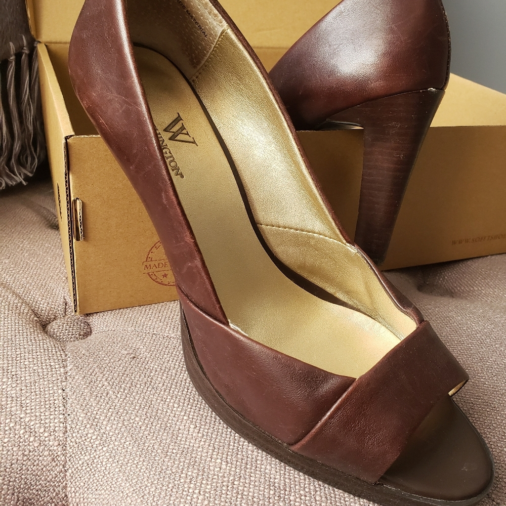 Brown leather peep toe pumps